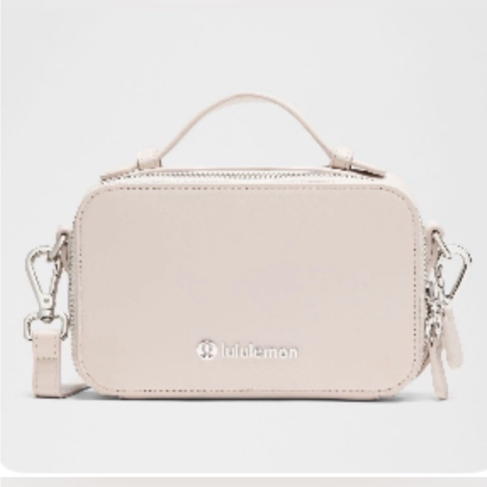 NWT Lululemon Leather Alternative Camera
Crossbody Bag-Cashew